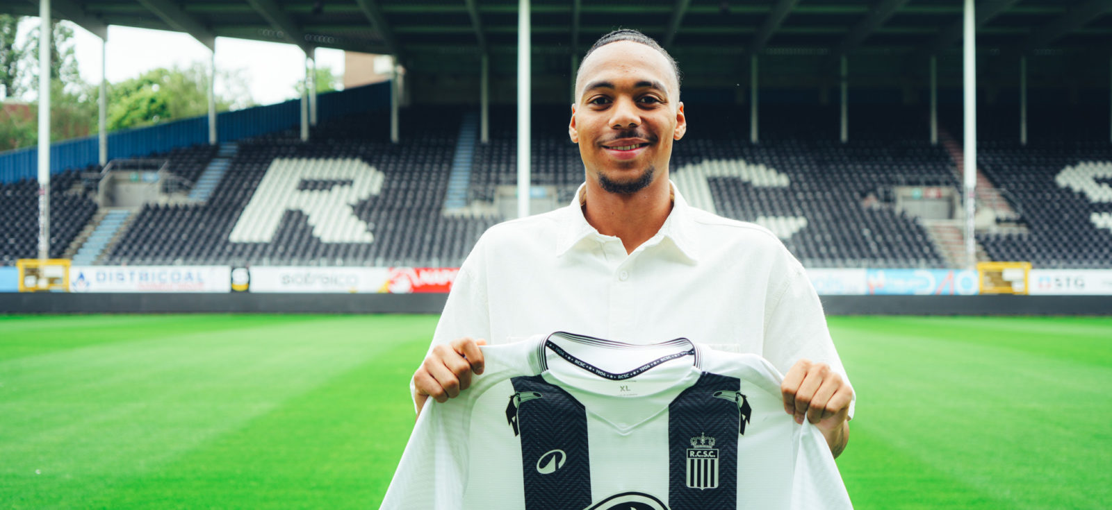 Naël Piron paraphe son premier contrat professionnel !