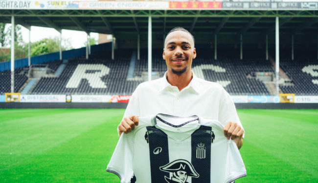 Naël Piron paraphe son premier contrat professionnel !
